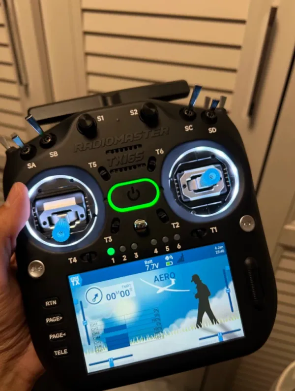 Insgesamt ein äußerst zuverlässiges Radio. Fühlt sich in der Hand hochwertig an.